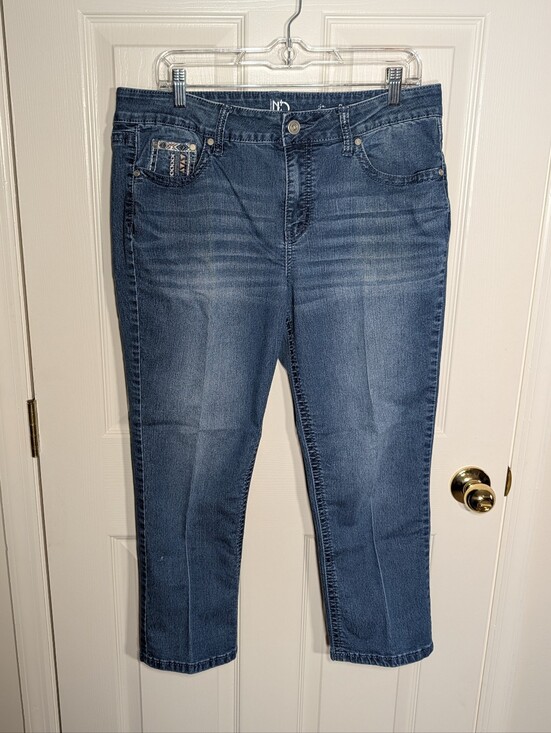 new directions Denim - NEW DIRECTIONS Denim Stretch Capri Pants